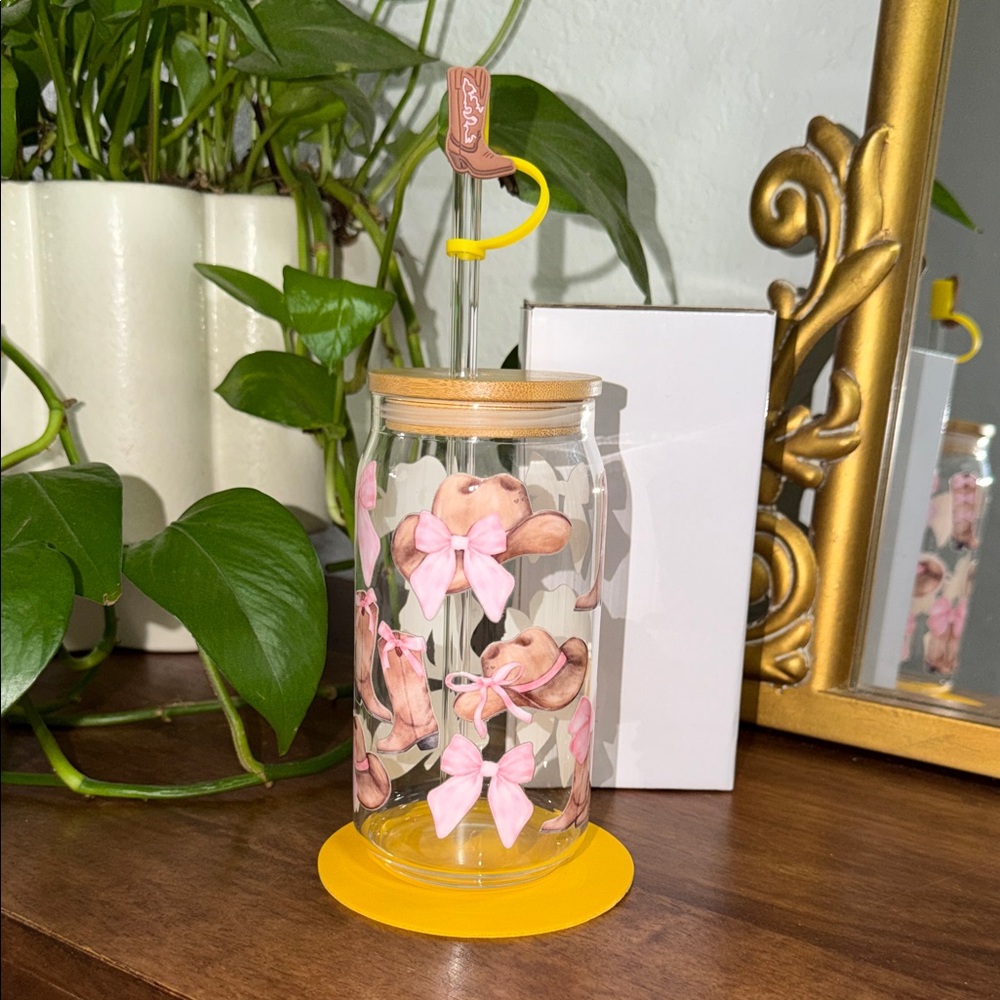🎀🤠Charming Glass Tumbler with Pink Bow 🎀 & cowgirl boots